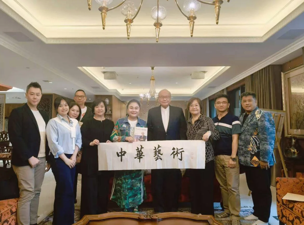 在AI時代的浪潮下,「文化」不再只是收藏與展示,而是如何被看見、被理解,並被全球持續傳播。本次產業交流會,正是一場結合「中華文化藝術 × AI商業應用平台 × 國際市場布局」的重要對話與實踐起點。 在AI時代的浪潮下,「文化」不再只是收藏與展示,而是如何被看見、被理解,並被全球持續傳播。本次產業交流會,正是一場結合「中華文化藝術 × AI商業應用平台 × 國際市場布局」的重要對話與實踐起點。